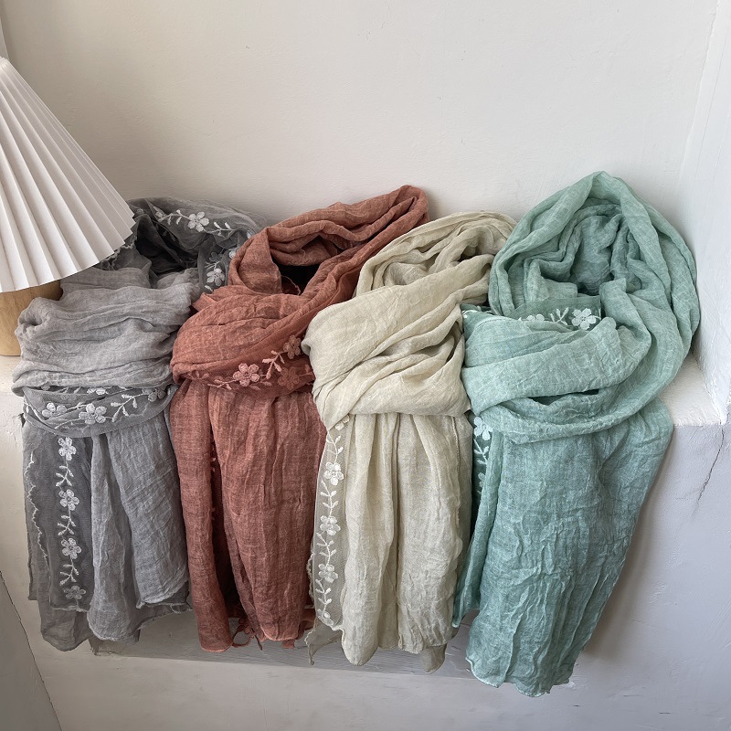 Embroidery Towel - Sciarpa con giunture in pizzo di