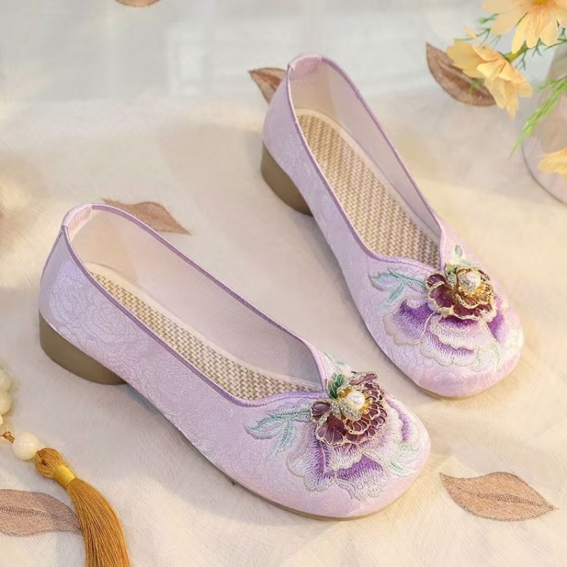 Embroidery Shoes - Scarpe da donna con tacco basso