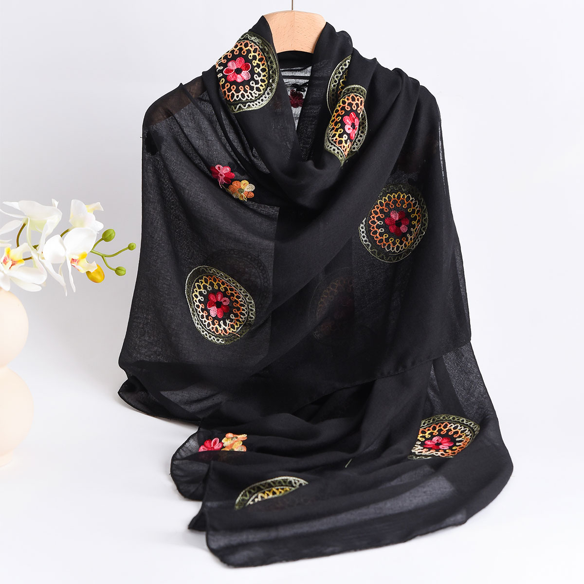 Sciarpa ricamata in cotone e l - Embroidery Shawl recensione e prezzo