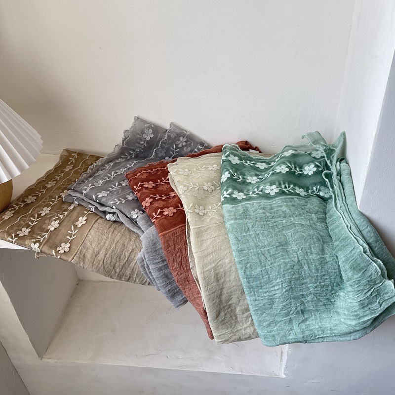 Sciarpa con giunture in pizzo  - Embroidery Towel recensione e prezzo