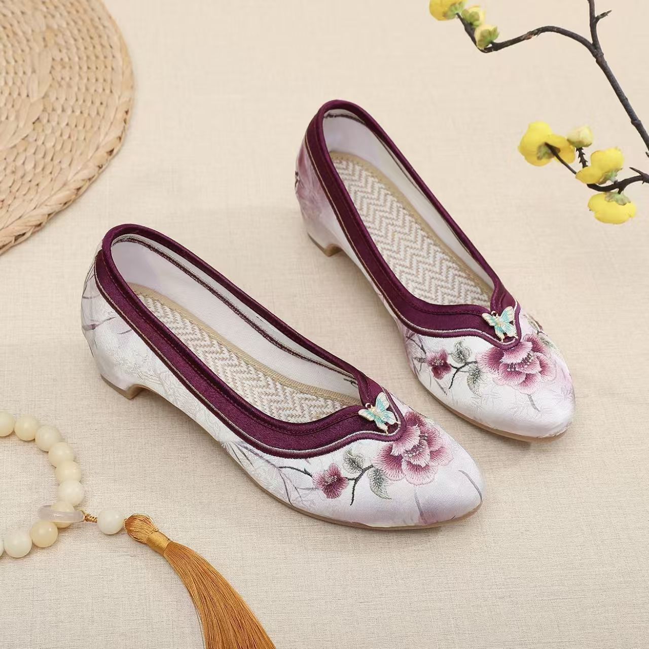 Scarpe da donna con tacco bass - Embroidery Shoes recensione e prezzo
