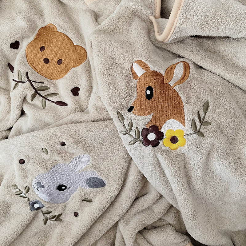 Mantelli in pile di corallo pe - Embroidery Towel recensione e prezzo