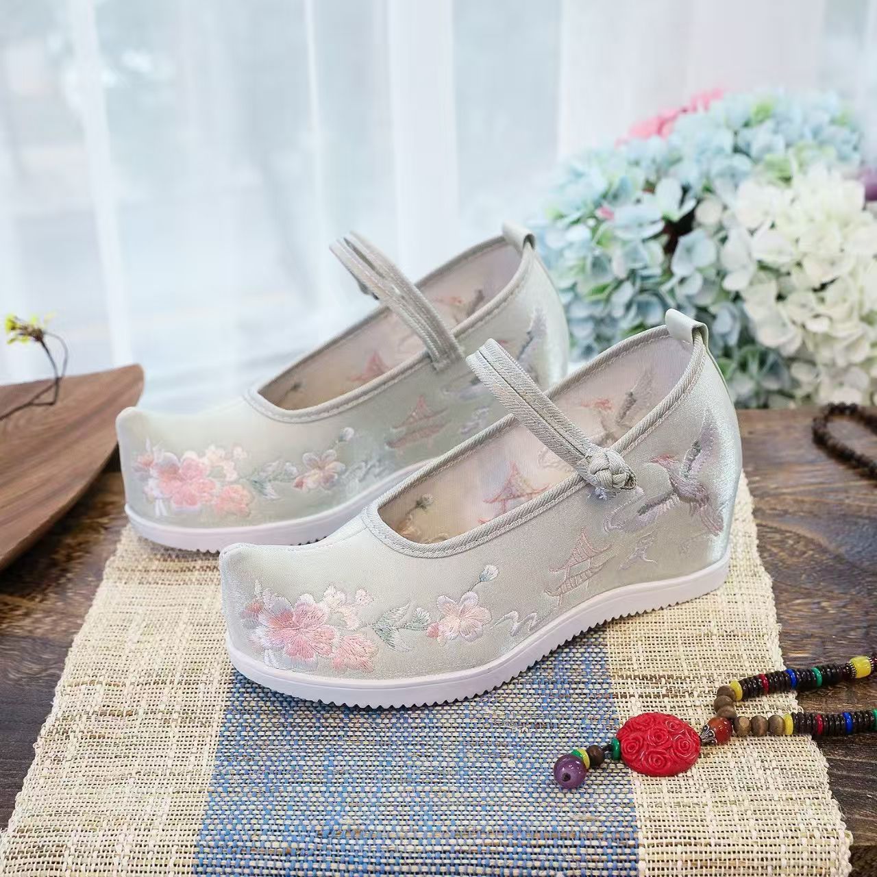 Scarpe da donna ricamate inter - Embroidery Shoes recensione e prezzo