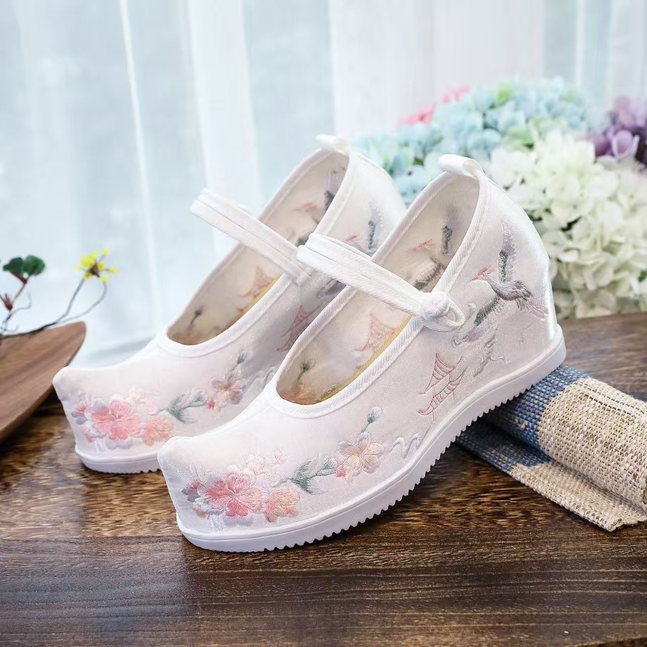 Scarpe da donna ricamate inter - Embroidery Shoes recensione e prezzo