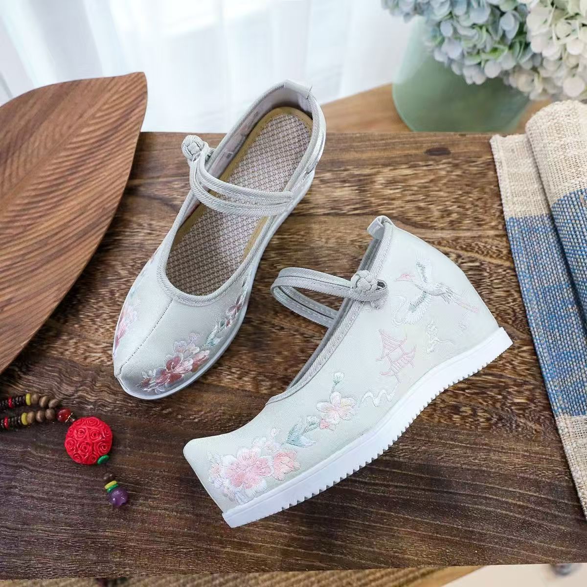 Scarpe da donna ricamate inter - Embroidery Shoes recensione e prezzo