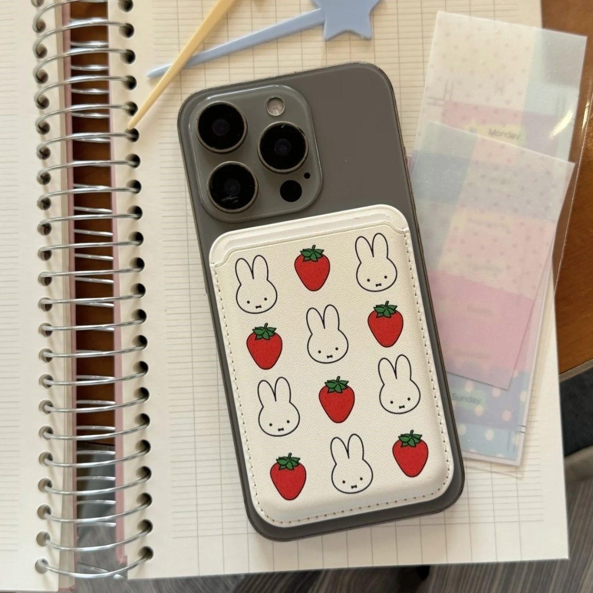 Custodia Magnetica per Carte K - Embroidery Wallet recensione e prezzo