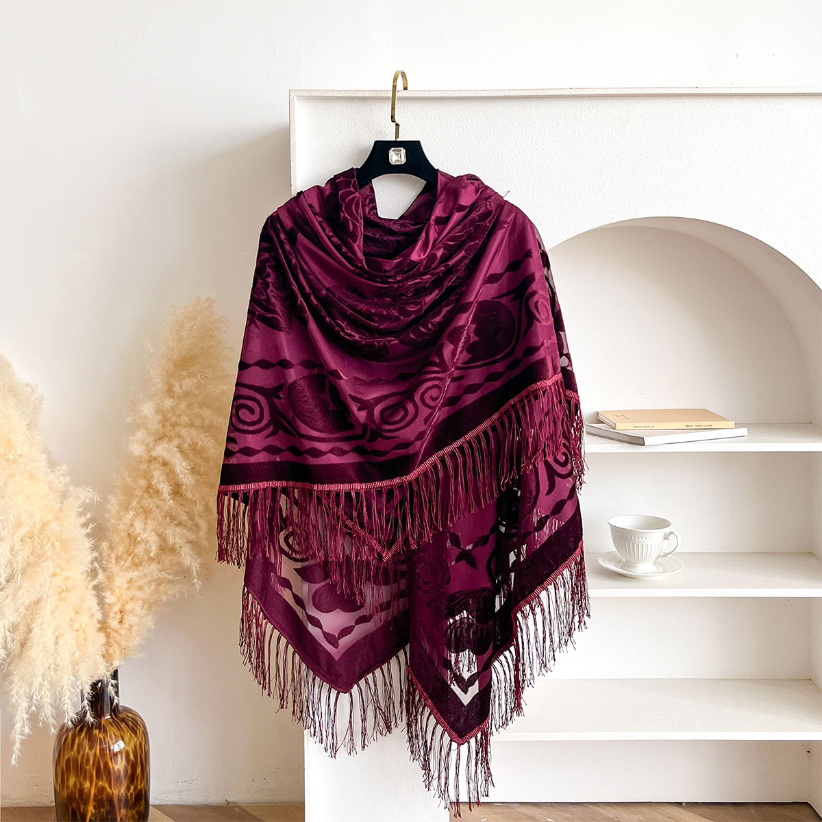 Sciarpa Retrò in Velluto con N - Embroidery Shawl recensione e prezzo